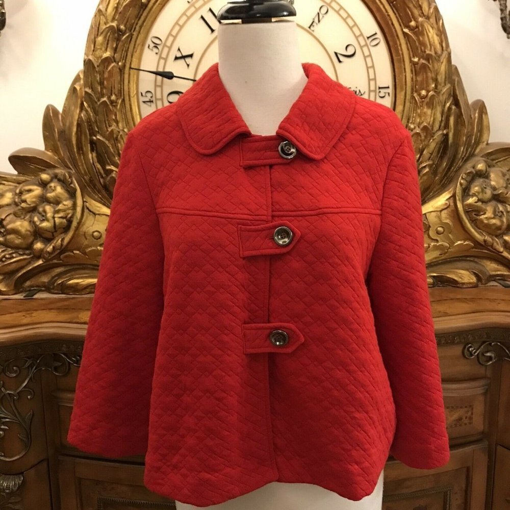 R Q T. Size Medium. Soft Quilted Button Front Short Jacket w/ Tabs. B19